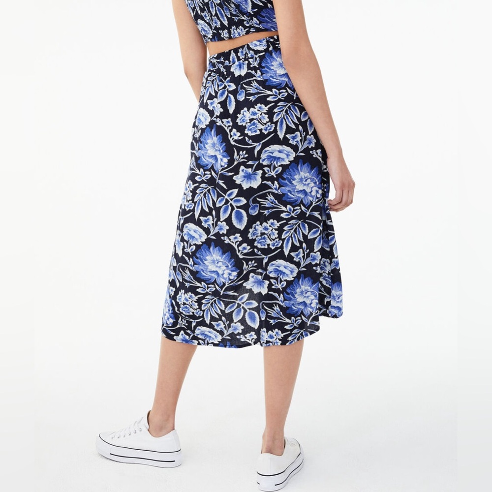 Donating soon- AEROPOSTALE Tonal Floral Midi Wrap Skirt